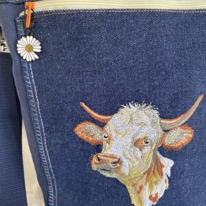 Jeanstasche mit Kuhkopf
