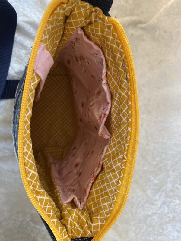 Kleine Umhängetasche mit Maus – Bild 3