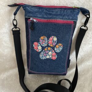 kleine Jeansumhängetasche mit Pfote