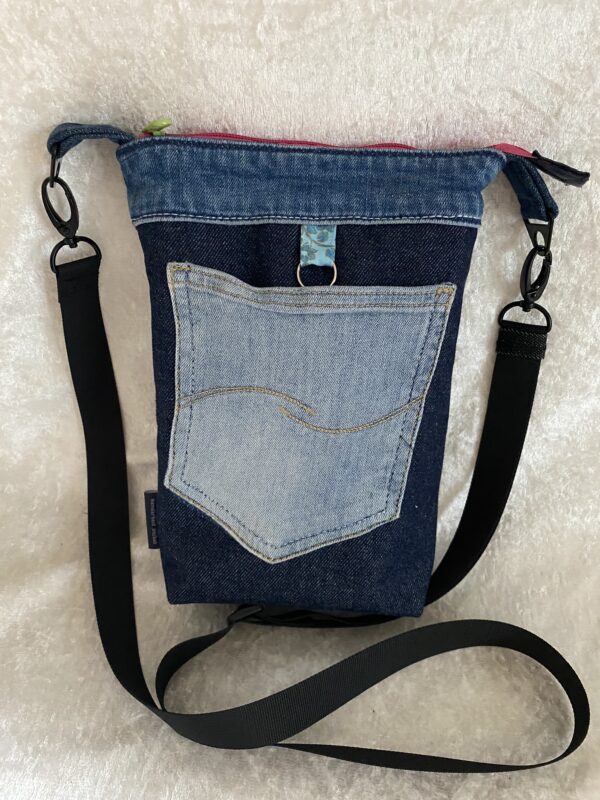 kleine Jeansumhängetasche mit Pfote – Bild 3